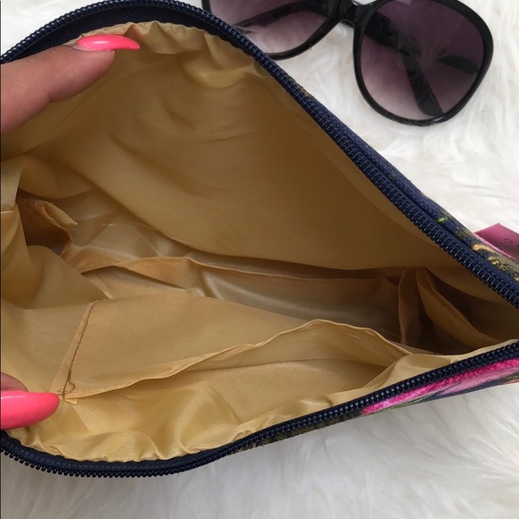 1 LEFT! Habiscus floral wristlet bag - Picture 3 of 6